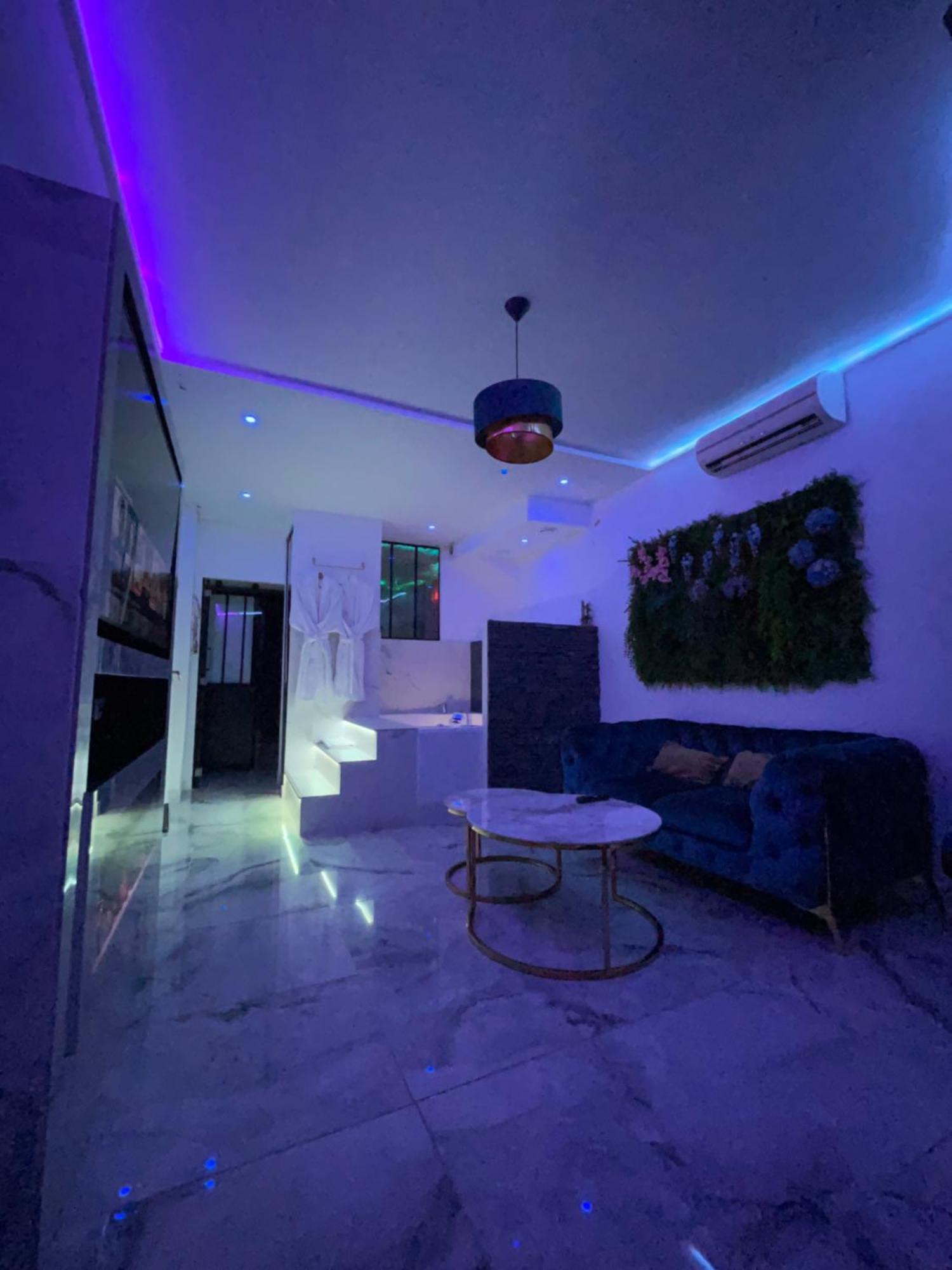 Appartamento Le Blue Aubervilliers Esterno foto